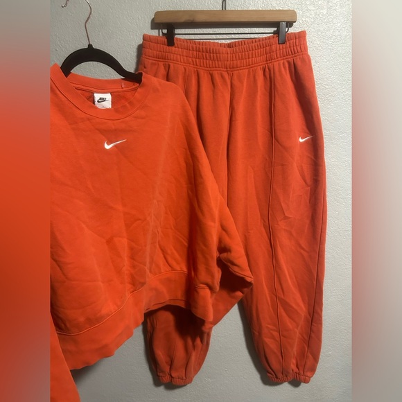 Nike Tops - Nike phoenix set